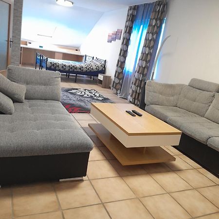 Ferienwohnung In Эрфтштадт Экстерьер фото